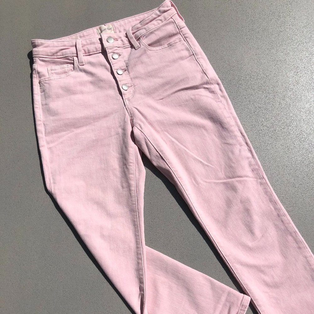 Pretty in Pink! Beautiful soft, stretchy jeans in perfect condition!